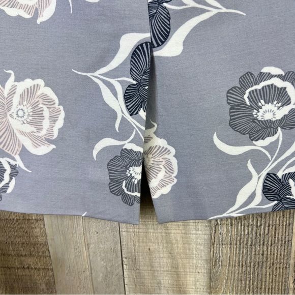 Ann Taylor Factory Gray Floral Skirt Size 2 Lined with a 5-1/2” Back Spl… - Picture 4 of 10